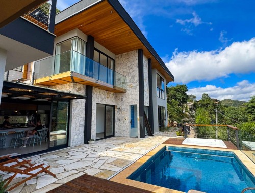 Casa conceito Itaipava - Casa alto padrão com spa e cinema - Foto 1 de 2